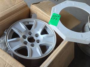 NOT LANDROVER - NEW IN BOX GM WHEEL