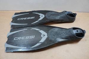 lot 59 image: Cressi Pluma Adult Snorkel Fins -Size 4344, 8.59.5
