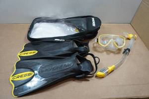 lot 60 image: Cressi Adult Rondine Palau Fin Snorkel Set - Fin Size ML