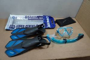 lot 62 image: Cressi Adult Snorkel Set - Fin Size SM
