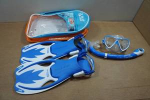 lot 64 image: Cressi Kids Snorkel Set - Fin Size LXL