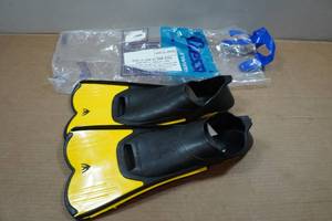 lot 69 image: Cressi Rondine Light Adult Snorkel Fins - Size 4344, 8.59.5