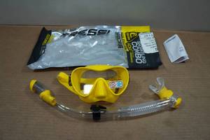 lot 70 image: Cressi Snorkel Set