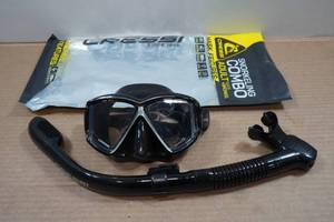 lot 72 image: Cressi Pano 4 Snorkel Set