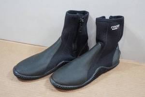 lot 73 image: Cressi Minorca 3mm Neoprene Adult Anti-Slip Sole Boots - Size 1011