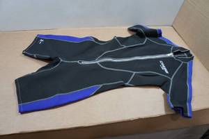 lot 83 image: Cressi Lido Womens 2mm Wetsuit - S2, Purple