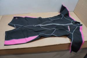 lot 85 image: Cressi Lido Womens 2mm Wetsuit - XL5, Pink