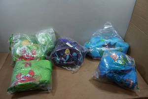 lot 88 image: 5 Body Glove Kids Paddle Pals Life Vests
