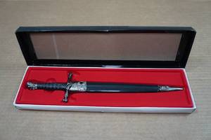 lot 96 image: Assasins Creed 13.5 Carbon Steel Dagger