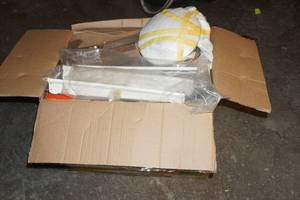 lot 143 image: Assorted Automotive - Vintage Accessories, Moonie Center Caps