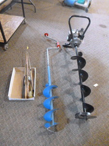lot 11 image: Ice Fishing Items