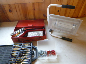 lot 19 image: Garage Items