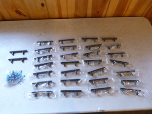 lot 27 image: 30 Cabinet Door Handles