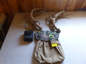 lot 36 image: Hunting Items