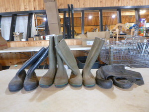 lot 43 image: 4 Pair of Rubber Boots