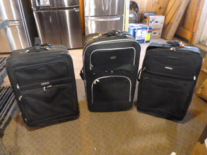 lot 61 image: 3 Pieces of Luggage