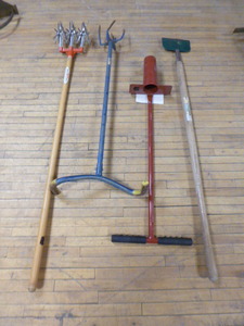 lot 79 image: Lawn and Garden Items