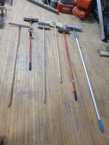 lot 81 image: Cleaning Tools