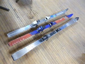lot 98 image: 3 Pair of Downhill Skis