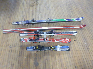 lot 100 image: 5 Pair of Downhill Skis