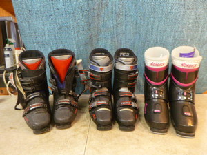 lot 113 image: 3 Pair of Youth Downhill Ski Boots