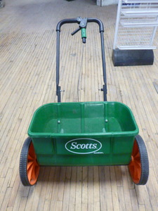 lot 124 image: Scotts AccuGreen Lawn Spreader