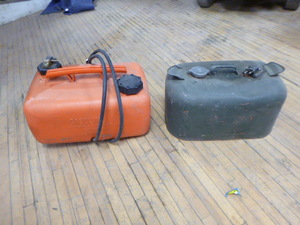 lot 128 image: 2 Gas Tanks