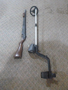 lot 143 image: Metal Detector and BB Gun
