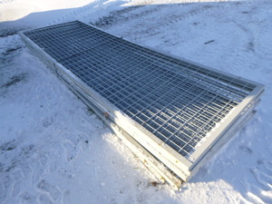 lot 2 image: 5 Wire Decks