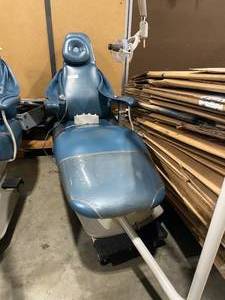 lot 30ET image: Dentist Chair (599097)