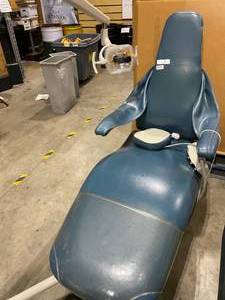 lot 35ET image: Dentist Chair (599095)