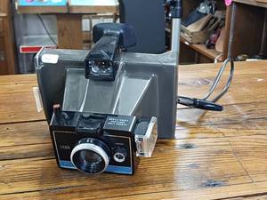 lot 36 image: Land Camera Polaroid Color Pack II � Vintage -