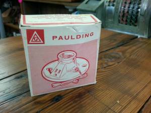 lot 54 image: Vintage Paulding Pull String Light socket