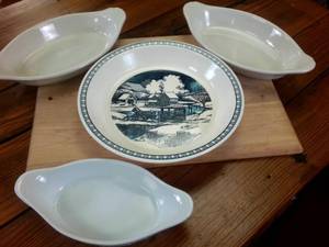 lot 73 image: Hall Crafted Fine Porcelain � Oven to Plate � plus Watkins 1982 Collector Plate