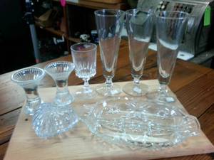 lot 78 image: Nice collection of cut glass