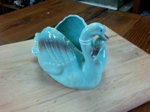 lot 80 image: Vintage Made in Japan Blue Swan Dish