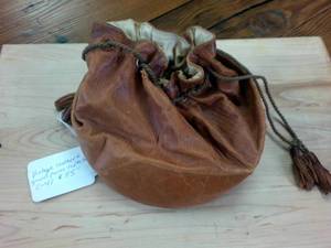 lot 82 image: Vintage Leather Gourd Purse