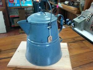 lot 88 image: Large Cowboy Coffee Pot � Vintage 16 inch tall at handle � no holes