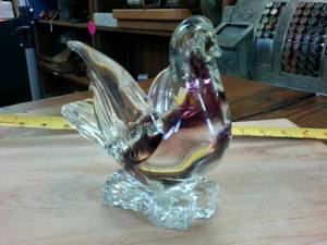 lot 95 image: Heavy Glass Crystal Bird Paper Weight � Vintage