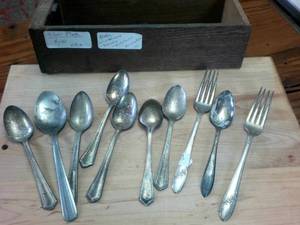 lot 112 image: 10 Piece Lot of Silver Plated Silverware