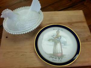 lot 114 image: Collectible Plate Echt Cobalt from Germany (meaning it is pre-1945) plus a chicken candy dish
