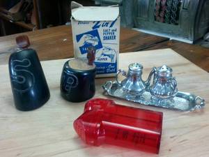 lot 115 image: 3 sets of salt and pepper shakers � mini silver plate with tray � hand crafted bovine horn and vintage plastic 2in1 with original packaging.