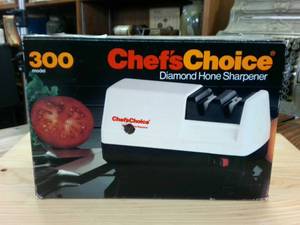 lot 142 image: Chefs Choice Diamond Hone Sharpener in Original Packaging -