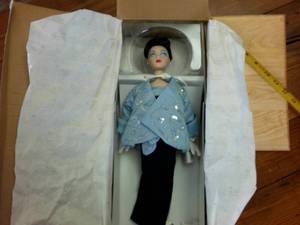 lot 161 image: 14 Inch Collector Doll NIB � Gene � Ashton Drake Galleries