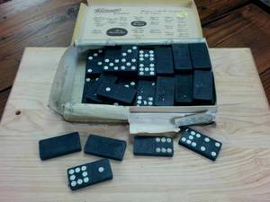 lot 192 image: Very Old Vintage set of dominoes