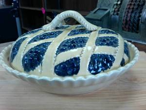 lot 196 image: Ceramic Pie Pan � Made in Japan -  10 inches