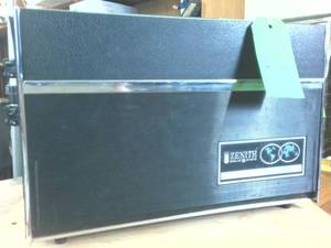 lot 243 image: Zenith Royal D7000 Trans Oceanic Solid State Radio in excellent working condition � 9 D batteries