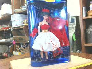 lot 250 image: Silken Flame Barbie NIB � Hallmark Collector Keepsake