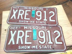 lot 252 image: Vintage Matching Missouri License Plates -  Show me state