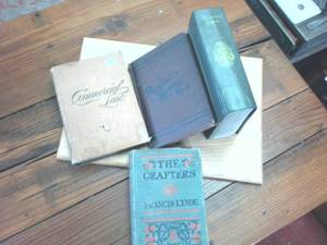lot 260 image: Collection of Vintage books including -  Commercial Law 1893 -  The Grafters 1904 � Popular Hymns No. 2 (no date) Readers Digest 1966 Complete Garden